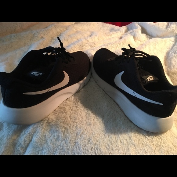 Nike Roche - Picture 3 of 6